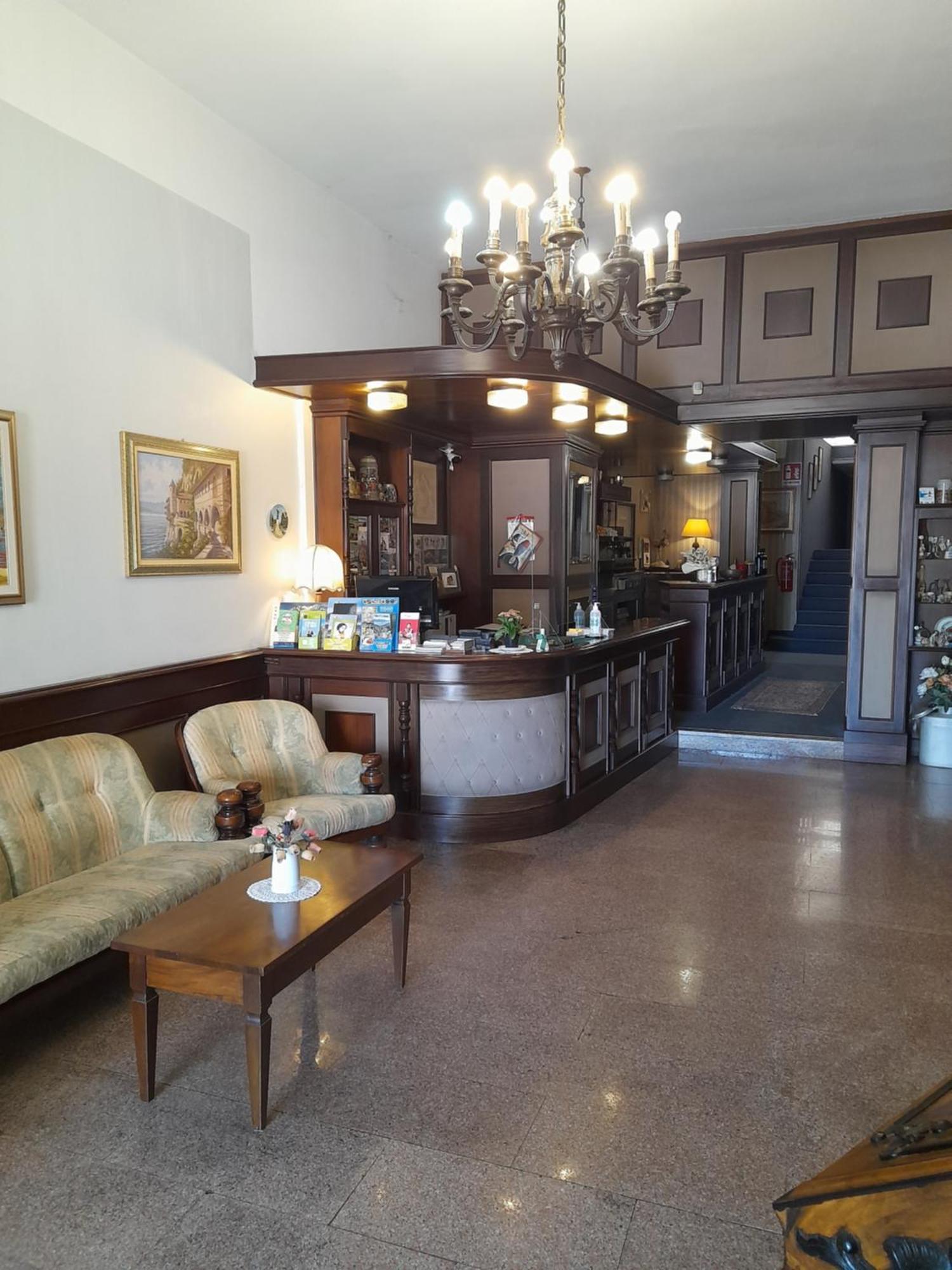 Hotel Florida أرونا المظهر الخارجي الصورة