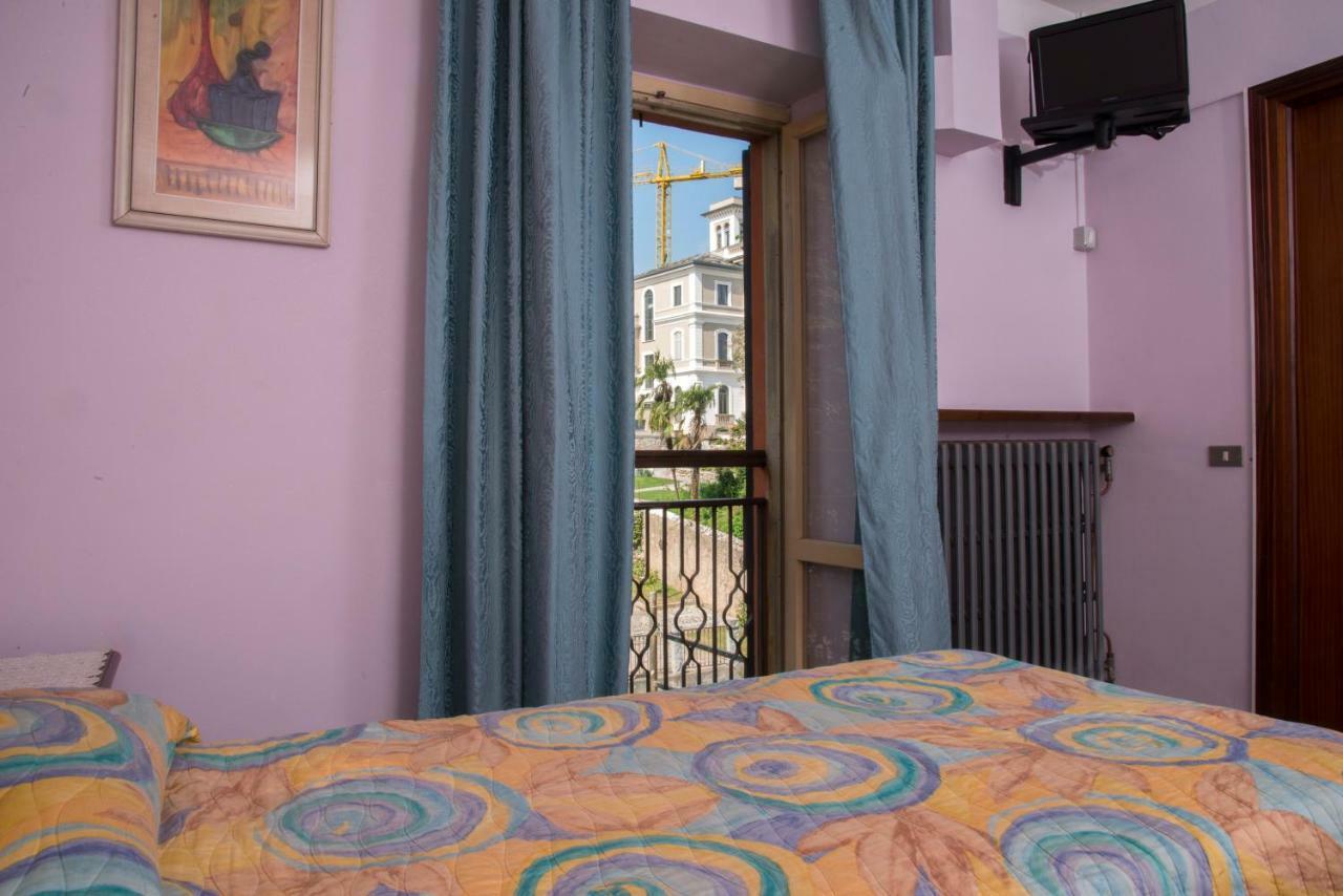 Hotel Florida أرونا المظهر الخارجي الصورة